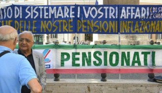 Foto Daniele Leone/LaPresse
23-07-2014 Roma, Italiacronaca
Manifestazione di Ugl pensionati per chiedere la fine delle tassazioni capestro ed il ripristino del potere d'acquisto delle pensioni. Piazza Montecitorio